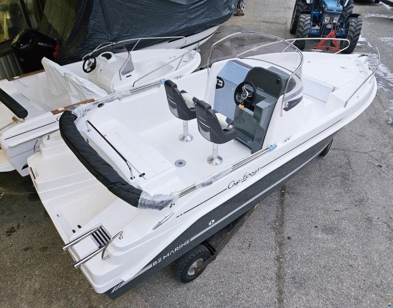 B2 Marine Cap Ferret 702 Open