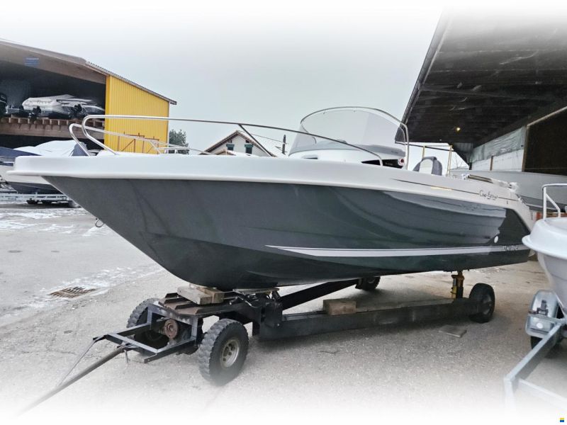 B2 Marine Cap Ferret 702 Open