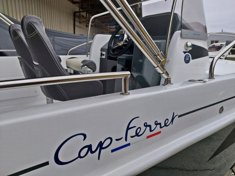 B2 Marine Cap Ferret 702 Open