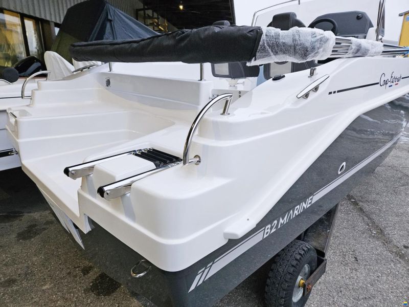 B2 Marine Cap Ferret 702 Open