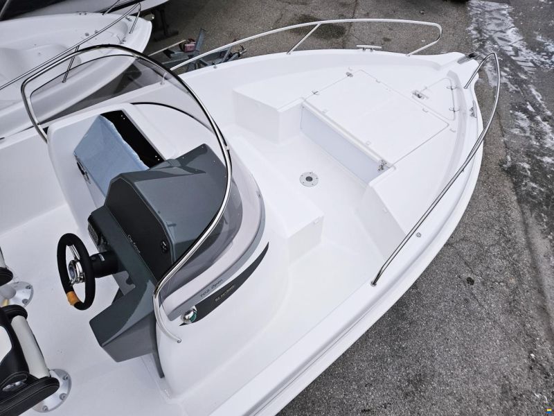 B2 Marine Cap Ferret 702 Open