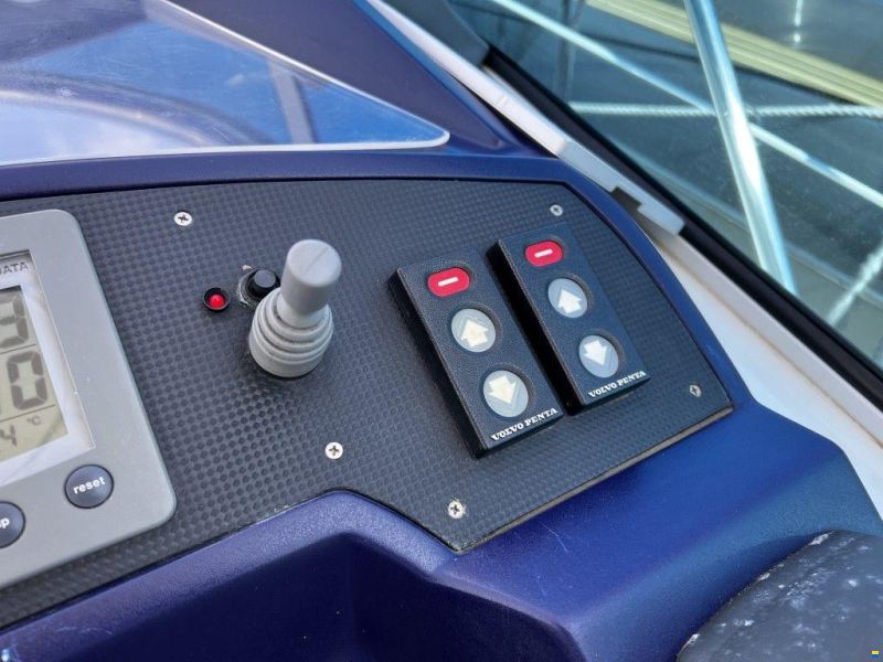 Sealine S38