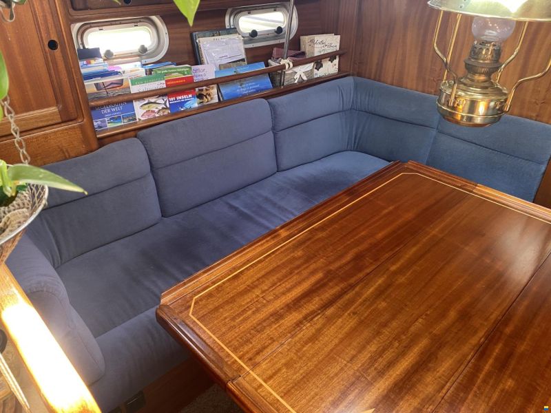 Bavaria 350 Lagoon