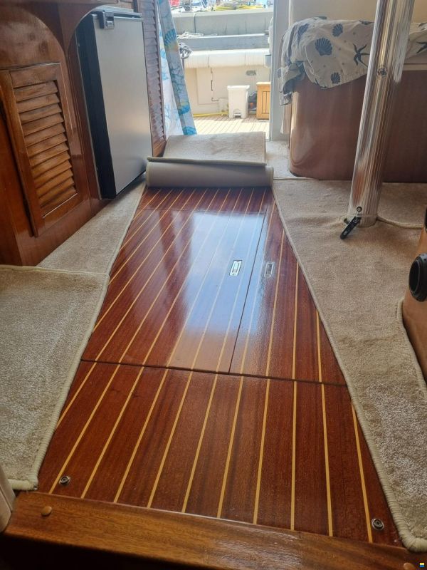 Cantieri Navali di Livorno Space 310 Day Cruiser
