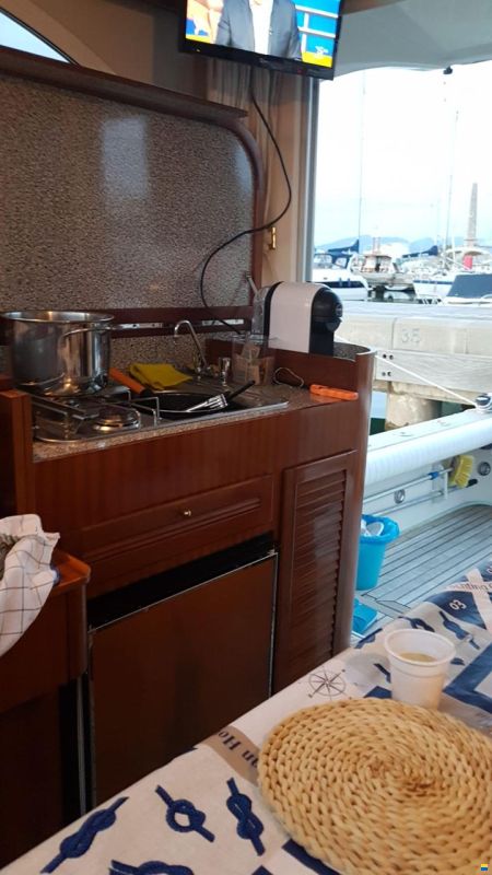 Cantieri Navali di Livorno Space 310 Day Cruiser
