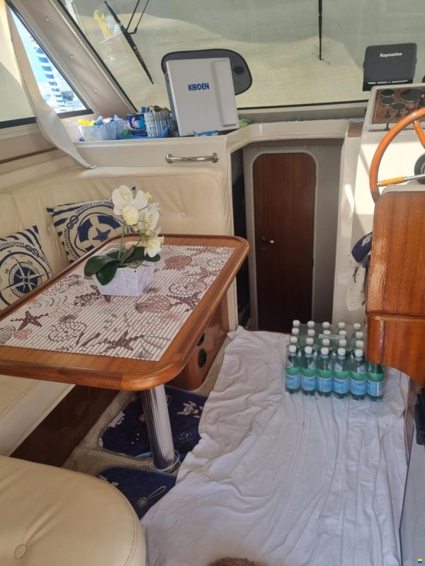 Cantieri Navali di Livorno Space 310 Day Cruiser