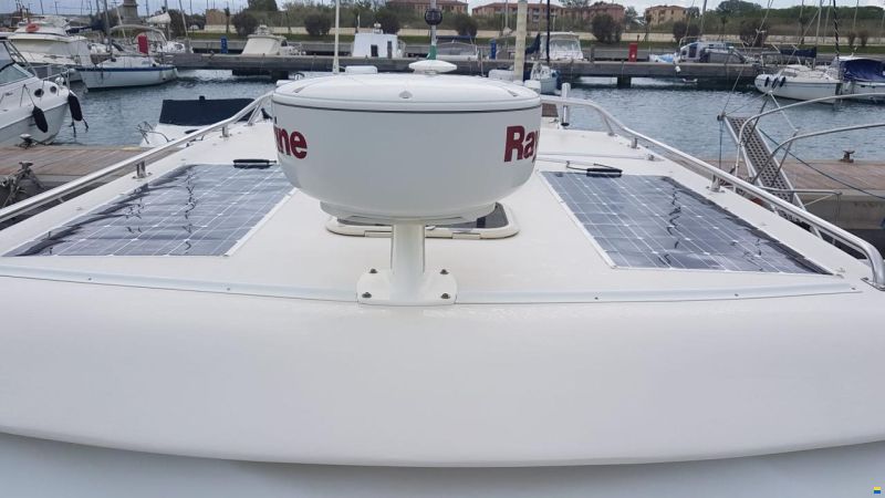 Cantieri Navali di Livorno Space 310 Day Cruiser