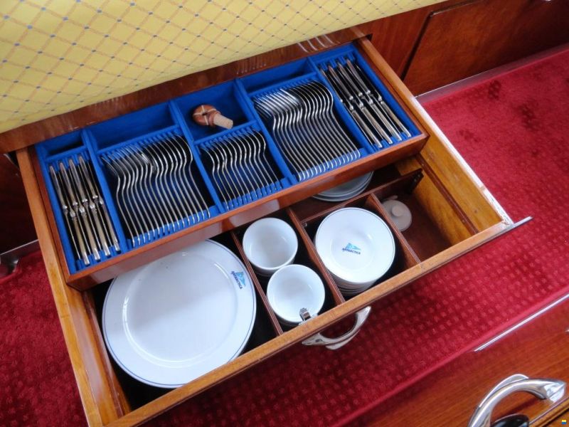 Swiss Craft Sedan Express Cruiser 9.6m