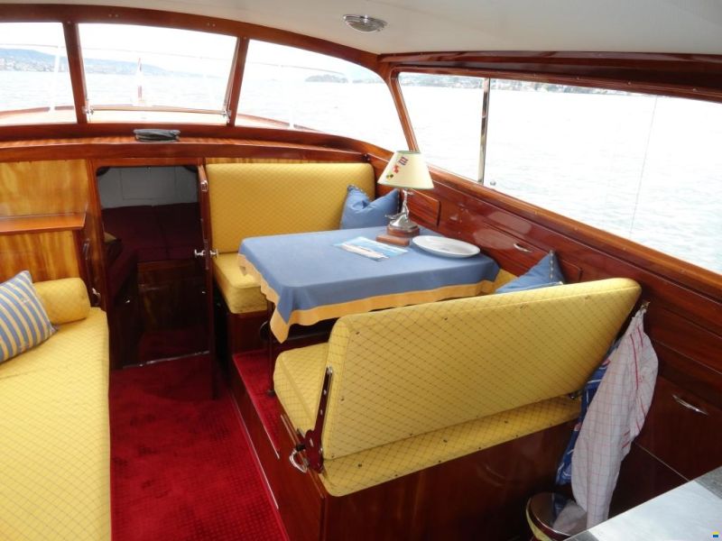 Swiss Craft Sedan Express Cruiser 9.6m