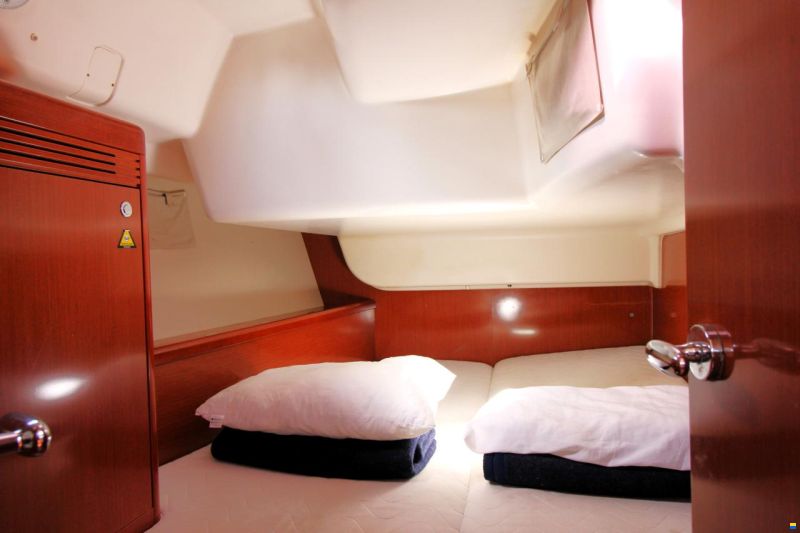 Beneteau Oceanis 43