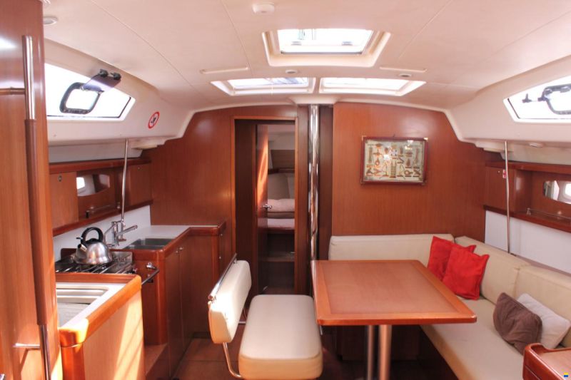 Beneteau Oceanis 43