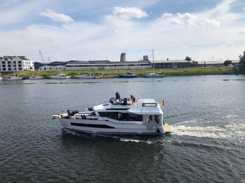 Delphia Yachts 12 Flylounge