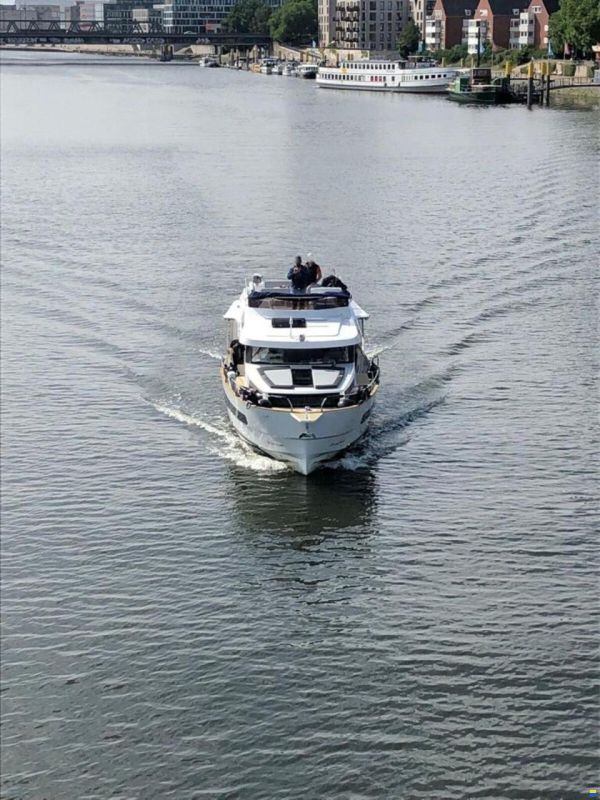 Delphia Yachts 12 Flylounge