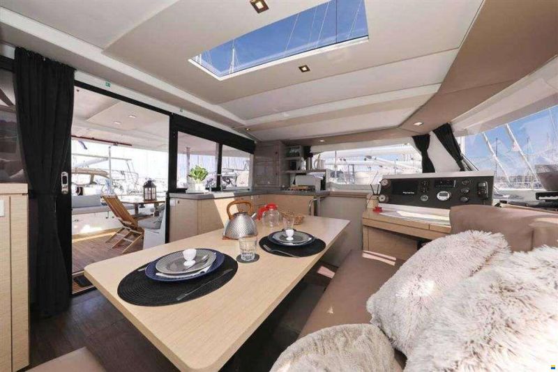 Fountaine Pajot LUCIA 40