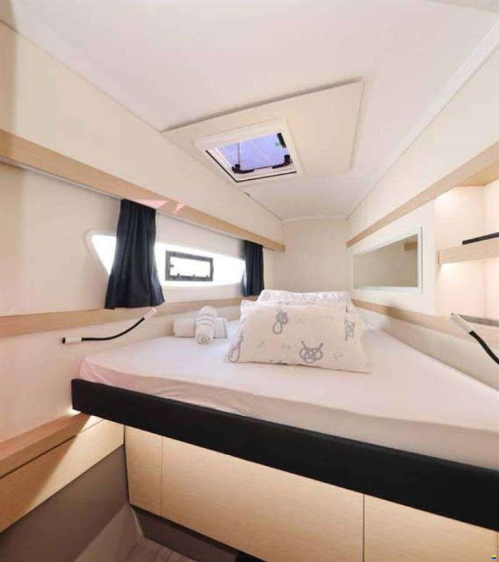 Fountaine Pajot LUCIA 40