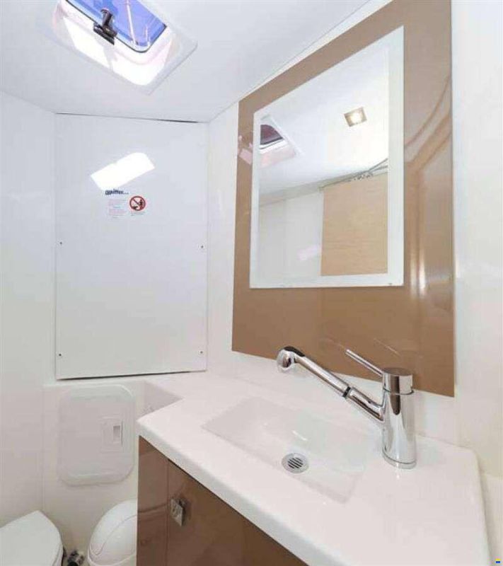 Fountaine Pajot LUCIA 40