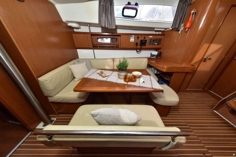 Beneteau OCEANIS 43