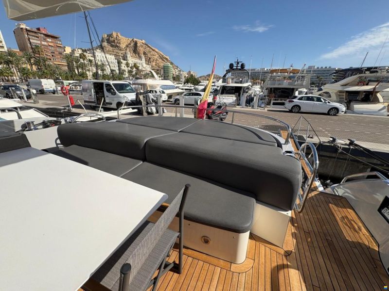 Sunseeker Predator 84