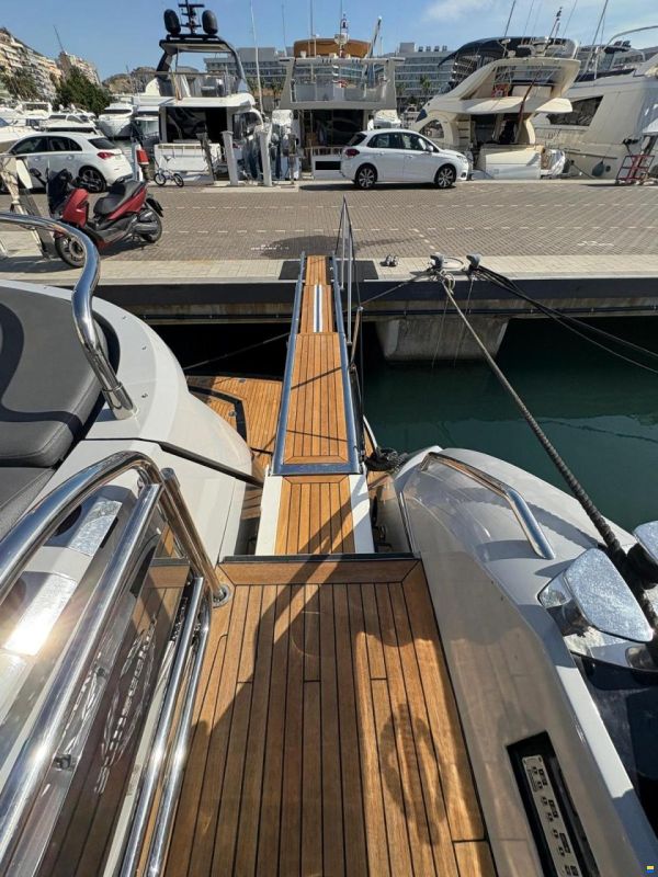 Sunseeker Predator 84