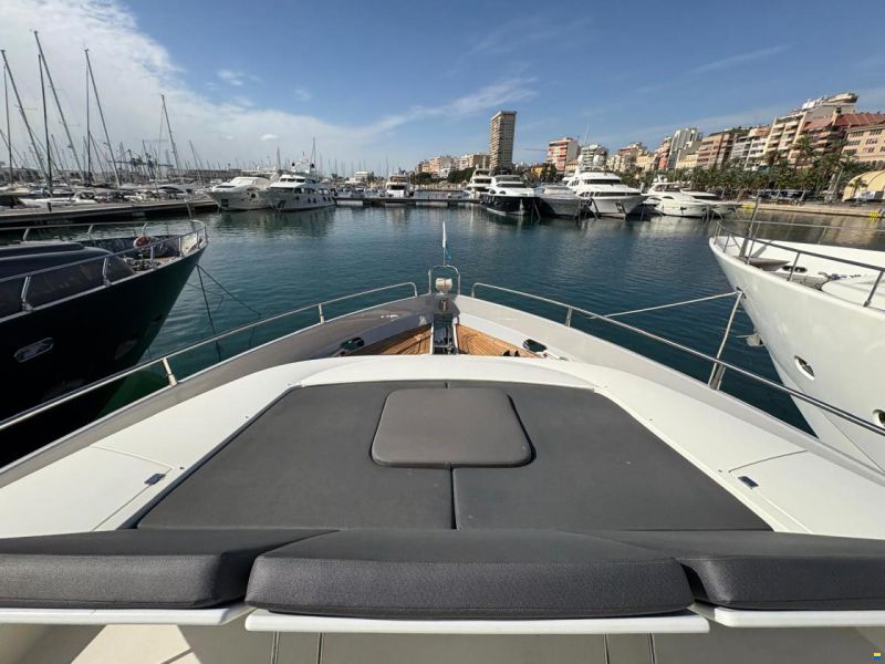 Sunseeker Predator 84