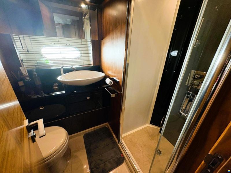 Sunseeker Predator 84