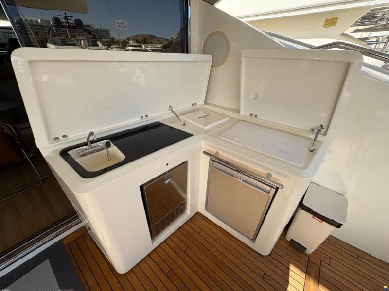 Sunseeker Predator 84