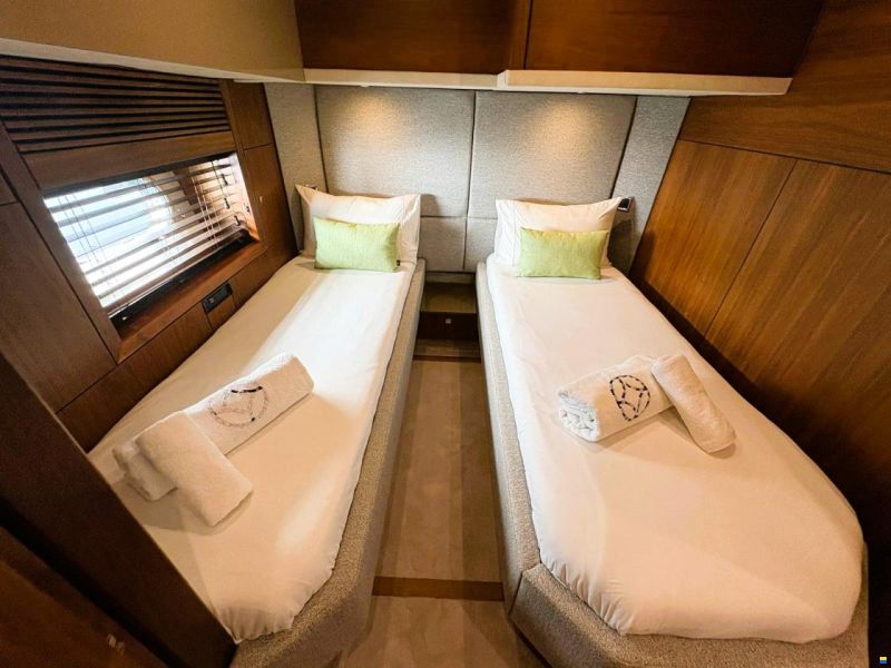 Sunseeker Predator 84