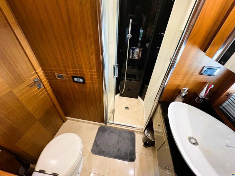 Sunseeker Predator 84