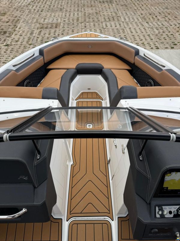 Cobalt R4 Surf