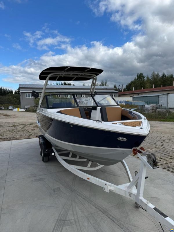 Cobalt R4 Surf