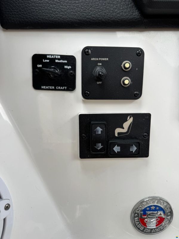 Cobalt R4 Surf