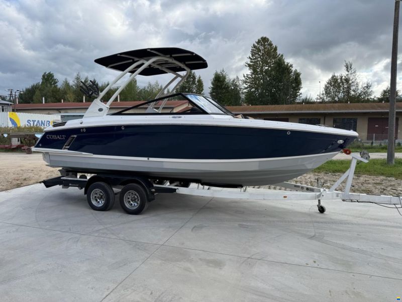 Cobalt R4 Surf