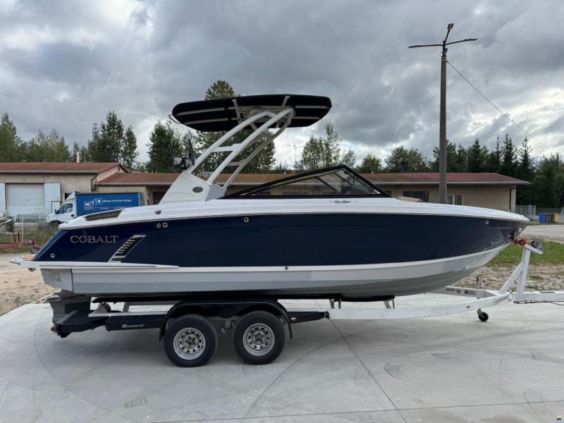 Cobalt R4 Surf