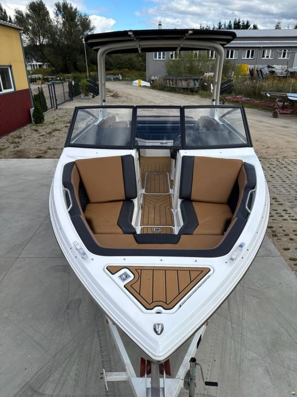 Cobalt R4 Surf