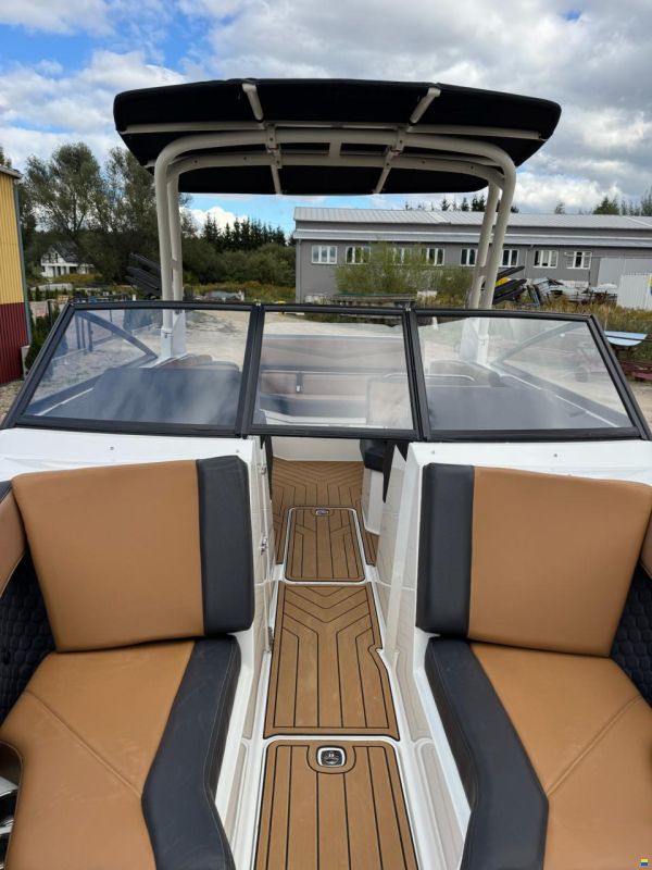 Cobalt R4 Surf