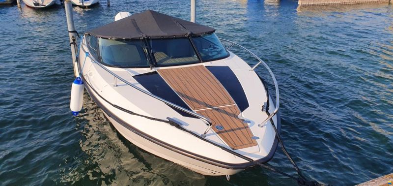 Flipper 670 Day Cruiser