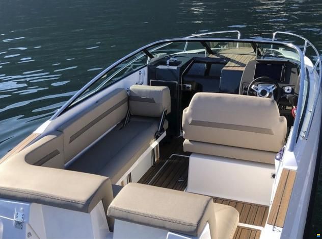 Flipper 670 Day Cruiser