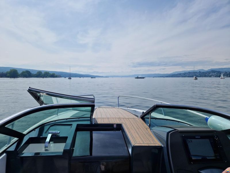 Flipper 670 Day Cruiser