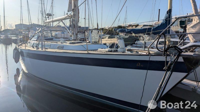 Hallberg-Rassy 45