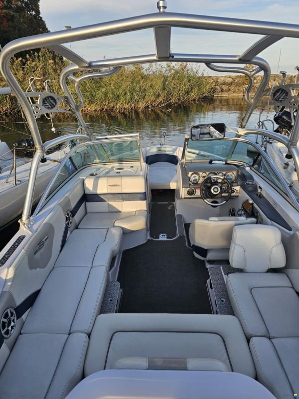 Correct Craft Nautique 210