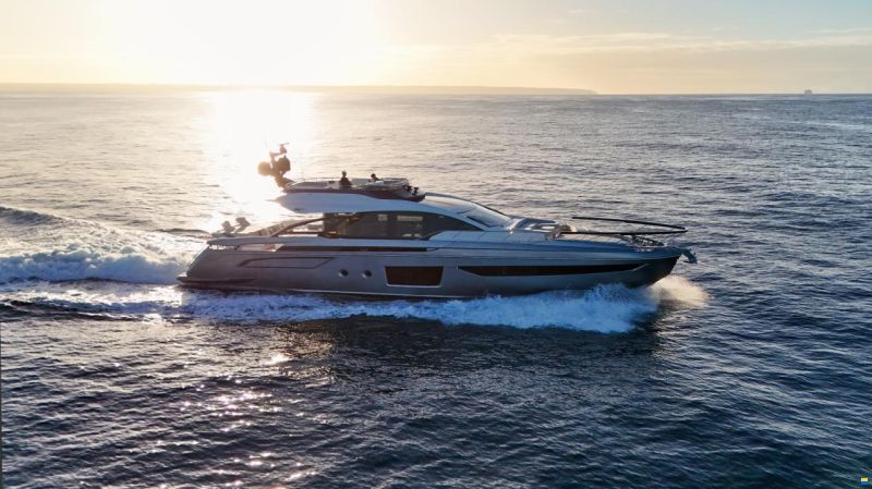 Azimut S8