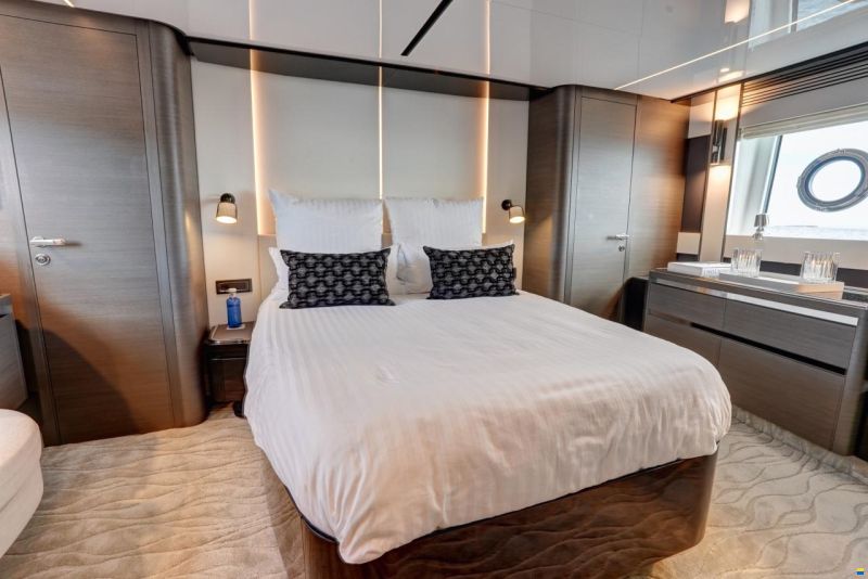 Azimut S8