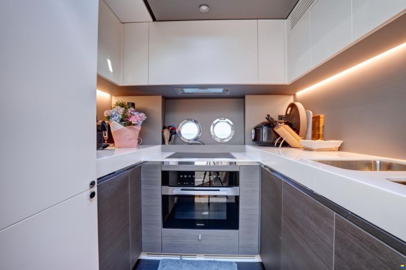 Azimut S8