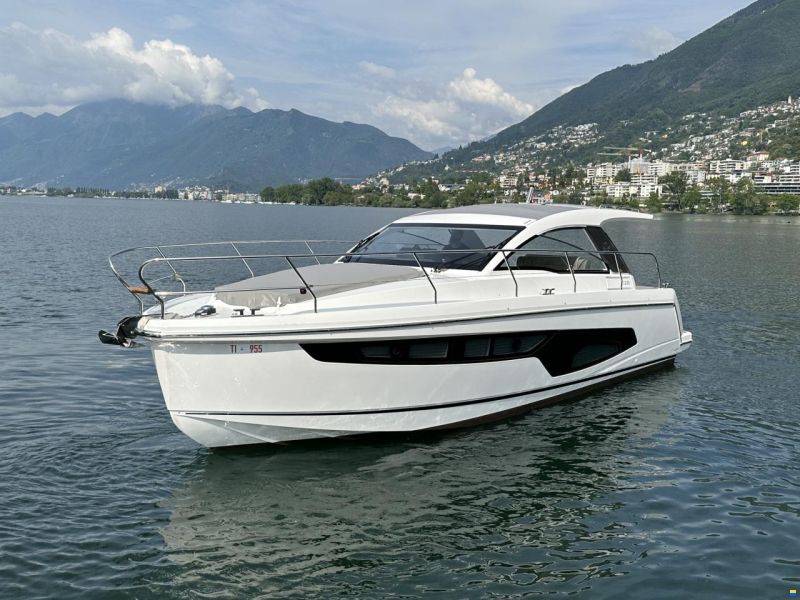 Sealine S335