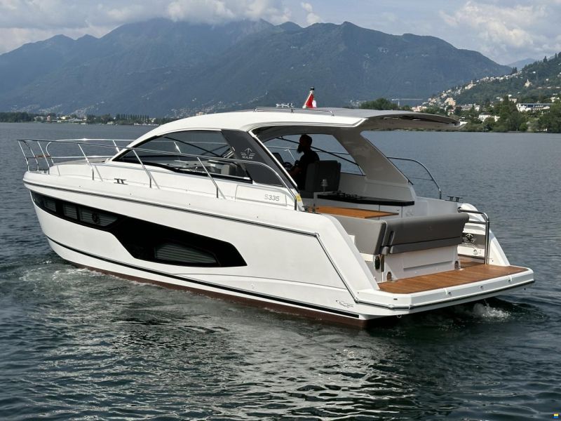 Sealine S335