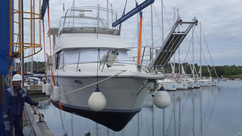 Carver 33 AFT Fly
