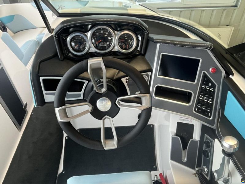 MasterCraft XT20 | 2023 | White & Blue