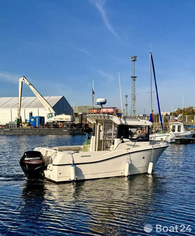 Quicksilver 605 Pilothouse