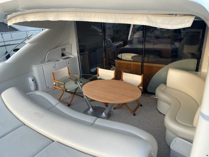 Pershing 76