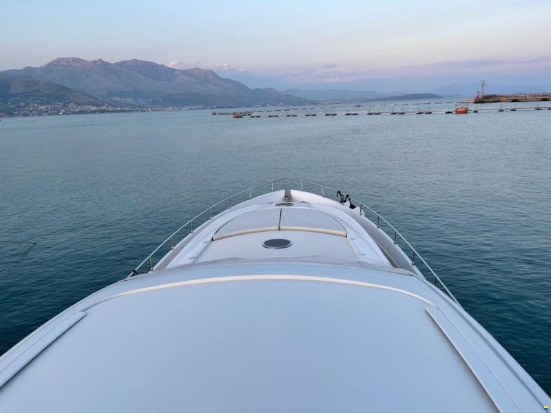 Pershing 76